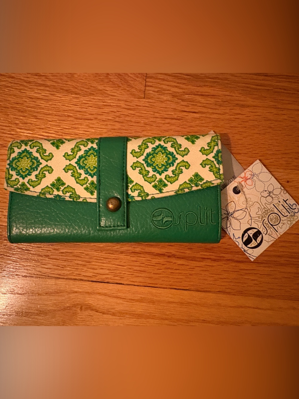 Splits Green and Cream Patterned Foldover Card Holder